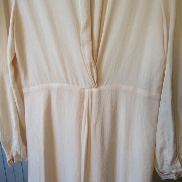 Vince. Twist Drape Long Sleeve Dress in Oat Blush Size 12 - Picture 8 of 16